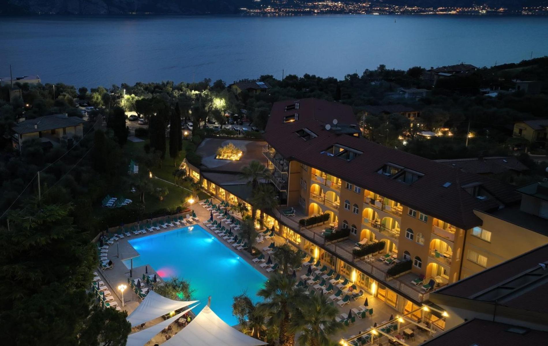 Majestic Palace Malcesine Exterior photo