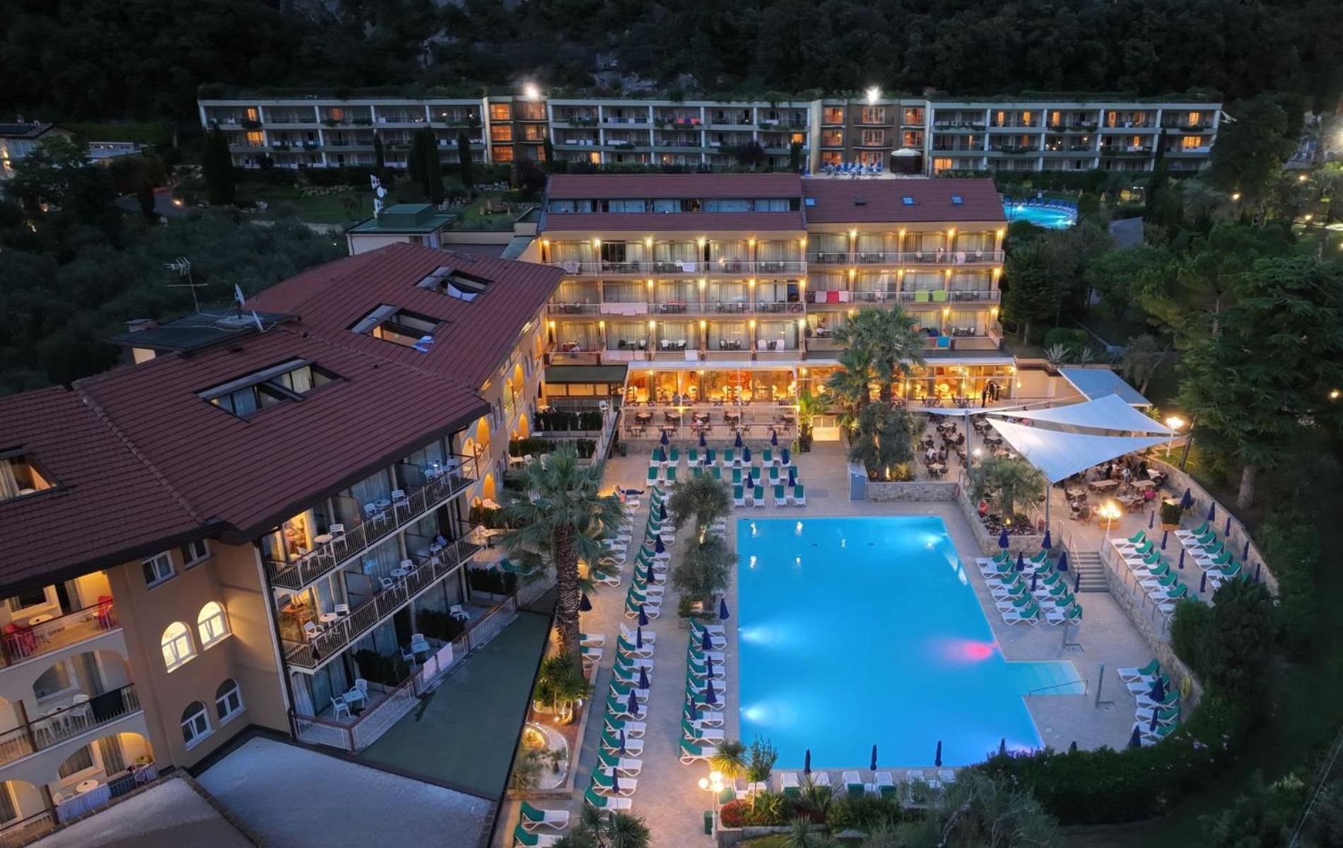 Majestic Palace Malcesine Exterior photo
