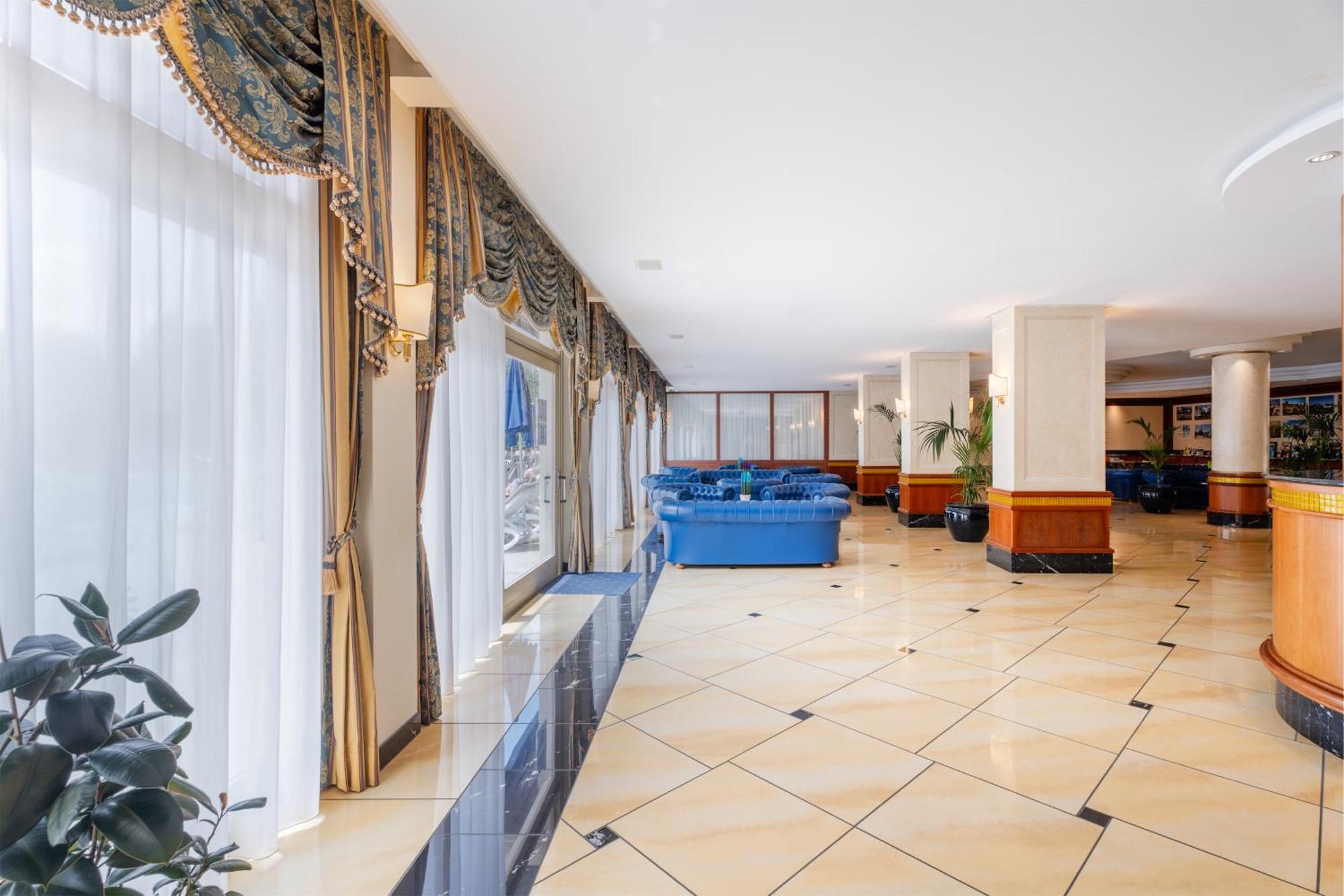 Majestic Palace Malcesine Exterior photo